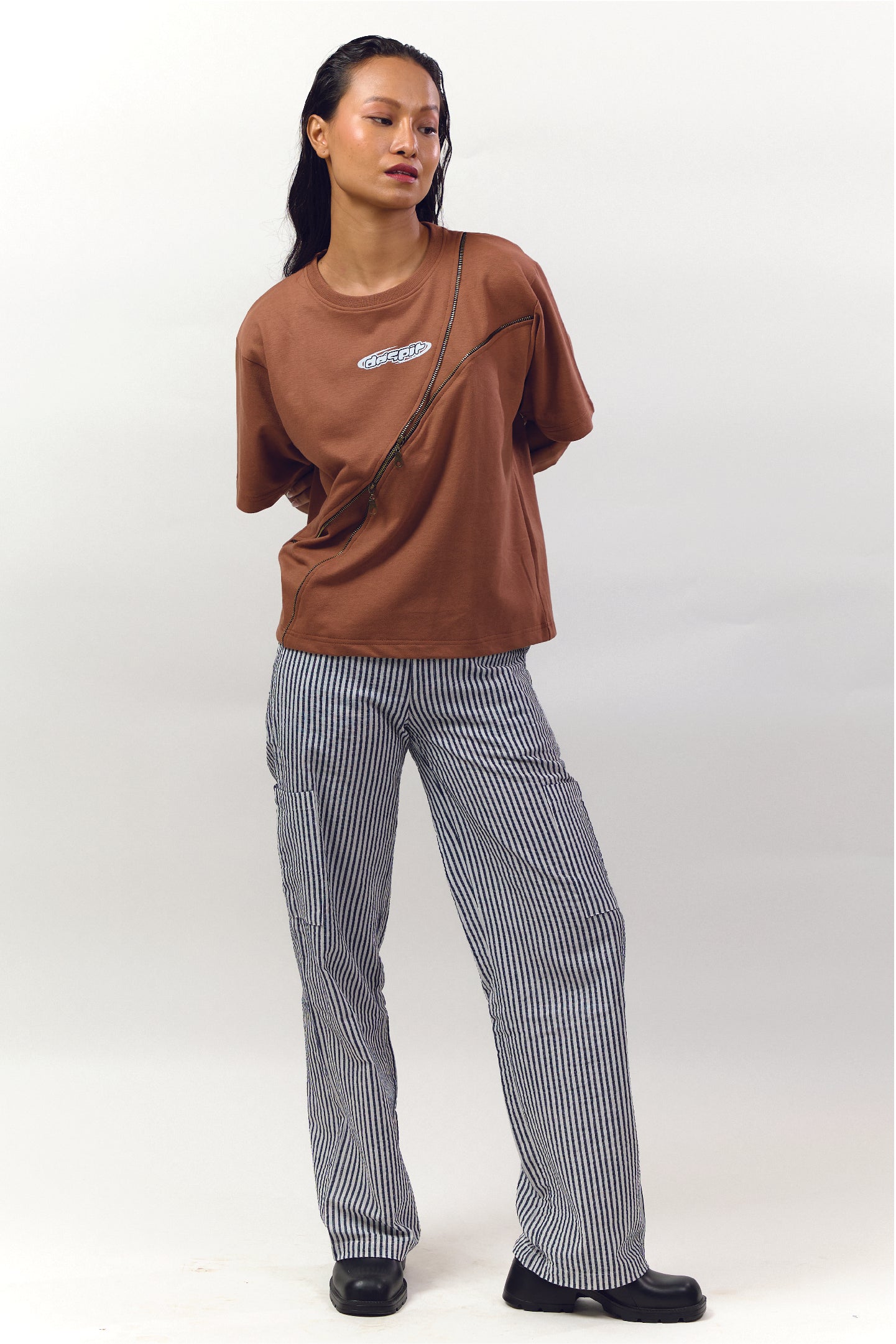 Brown zipper T-shirt