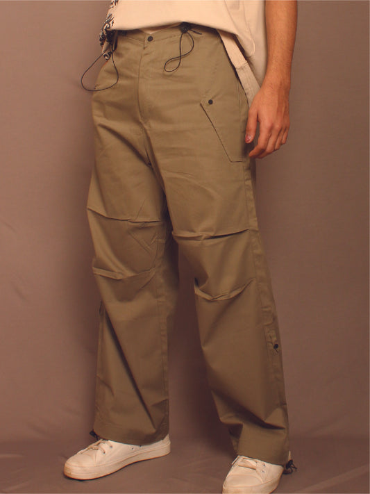 Parachute cargo pants in Olive